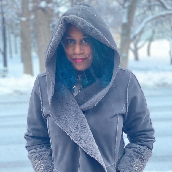 Meet your Posher, ElizaLoves! - Picture 2 of 5